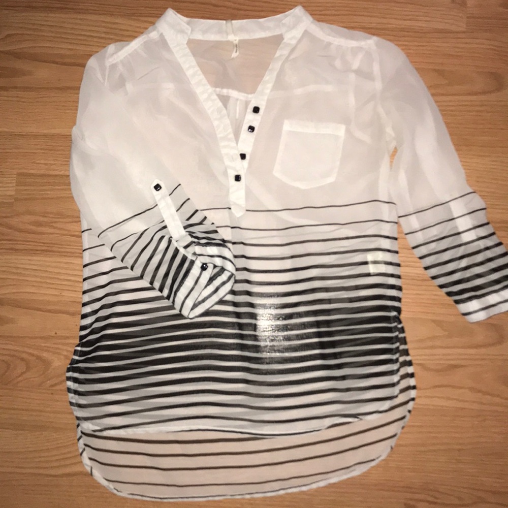 🌚Black and White high low blouse🌚